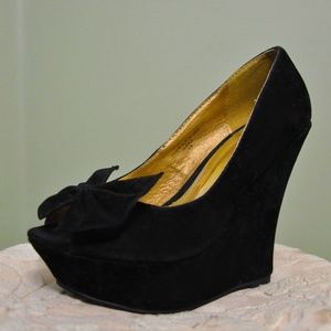 NWOT Black Bow Tie Platform Heels Shoes